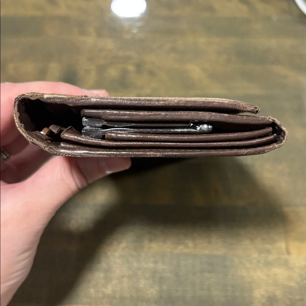 ✨ REHAB OPPORTUNITY!✨ Gucci Beige and Brown Monogram Wallet - Picture 14 of 17